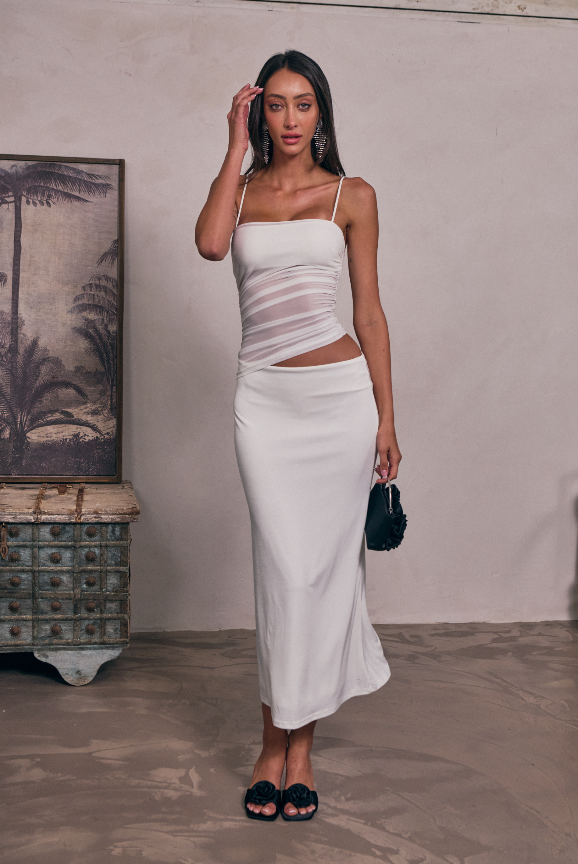 WHITE ELEGANCE MAXI DRESS